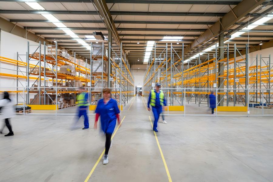 Logistics & Warehousi ng
